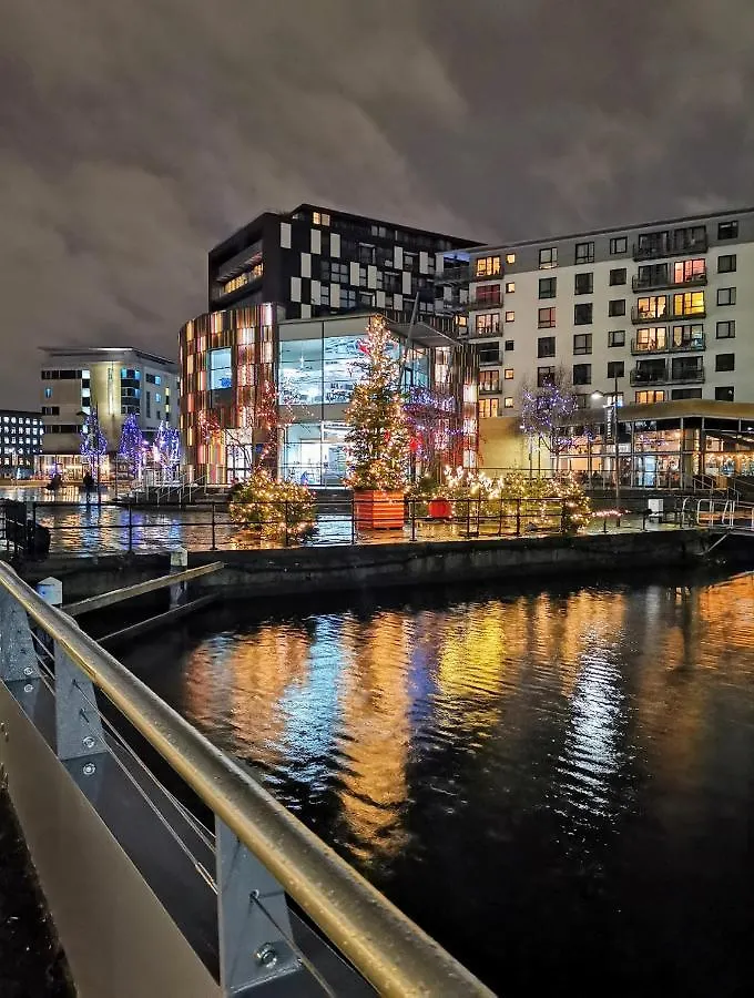 Deluxe City Centre Apt Free Parking River View Balcony Leeds  Apartment
