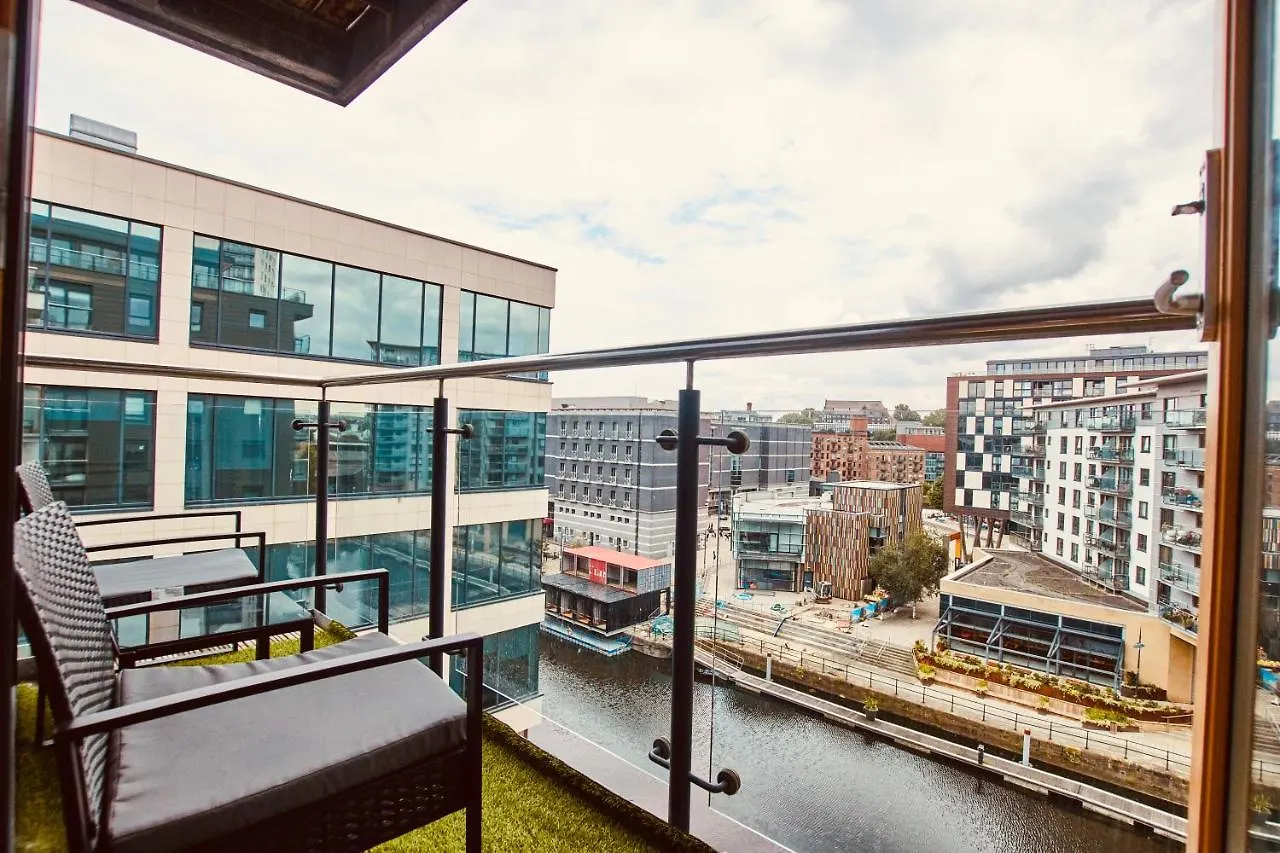 Deluxe City Centre Apt Free Parking River View Balcony Leeds  United Kingdom