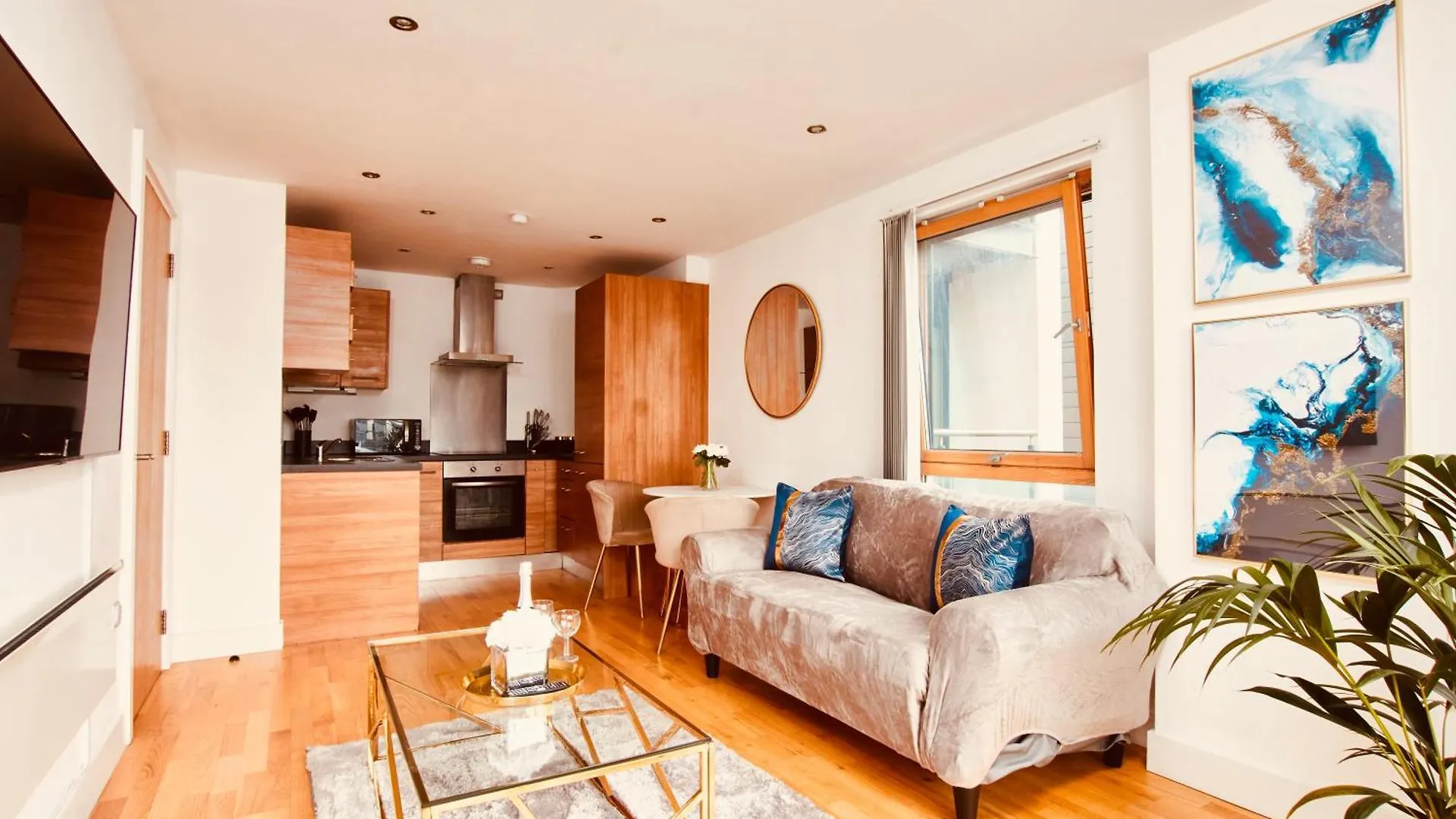 Apartment Deluxe City Centre Apt Free Parking River View Balcony Leeds  United Kingdom