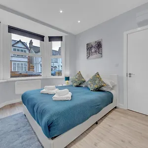 West Drayton Stays - Heathrow Guest house Yiewsley